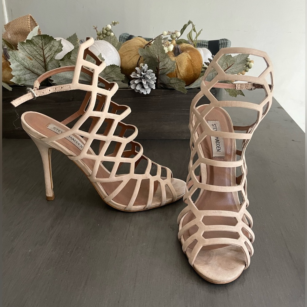 Steve Madden heels. Beautiful and comfortable to wear. Size 9.